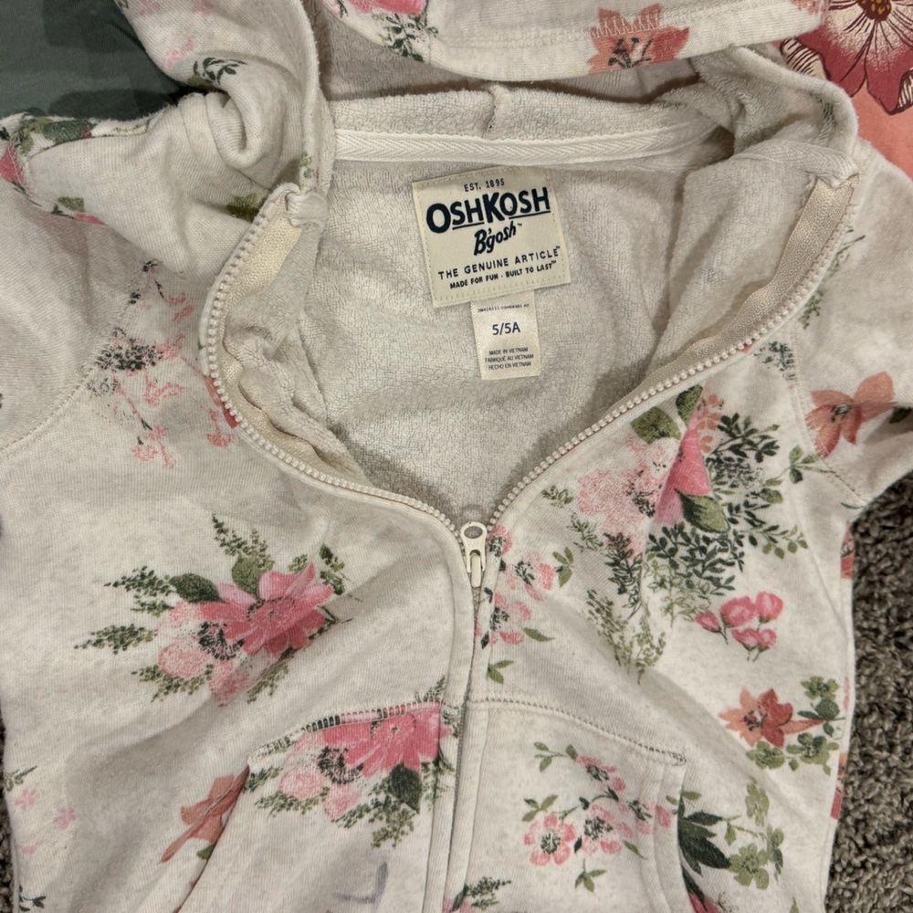 Girls OshKosh Fall bundle, size 5-6 - Picture 10 of 10